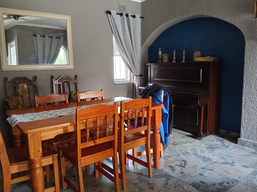 5 Bedroom Property for Sale in Loumar Western Cape